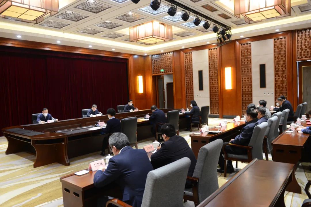 省政協(xié)舉行黨組擴(kuò)大會(huì)議暨黨組理論學(xué)習(xí)中心組專題學(xué)習(xí)會(huì)議 周波主持并講話