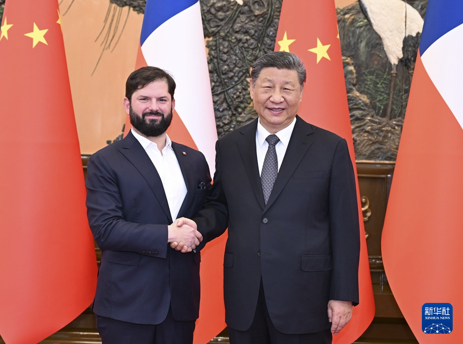 習近平會見智利總統博里奇